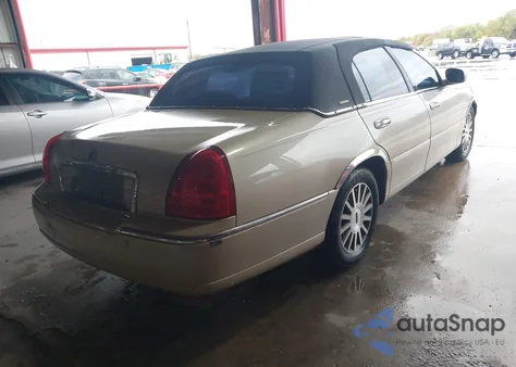 2003 Lincoln Town Car Signature из США, поврежденный, VIN 1LNHM82W13Y660640